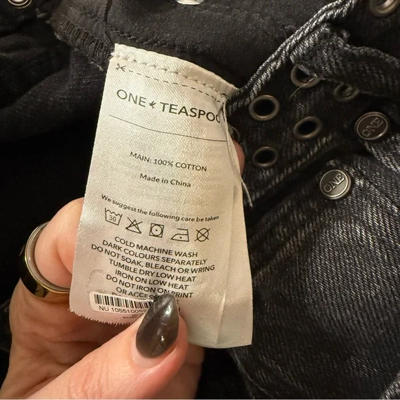 One Teaspoon High Waist Mom Shorts with Eyelet Accents 28 - Picture 10 of 10